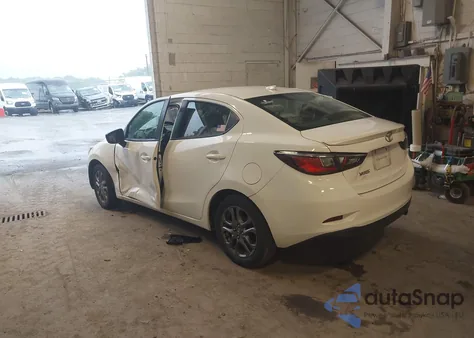 2019 Toyota Yaris Le z USA, uszkodzony, nr VIN 3MYDLBYV9KY522558